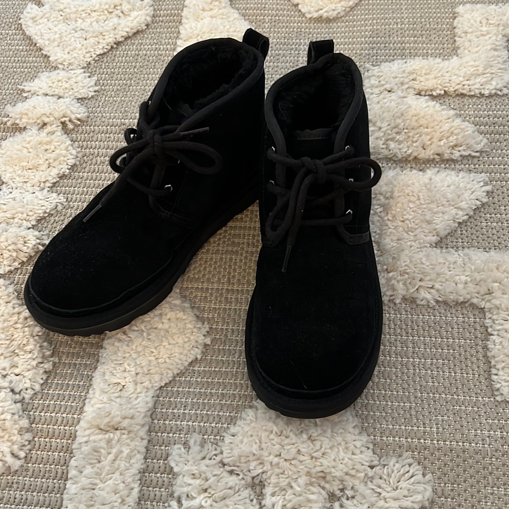 UGG neumel